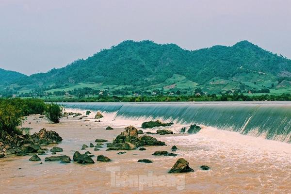 Mê mẩn đập nước hoang sơ, hùng vĩ níu chân mọi du khách-3