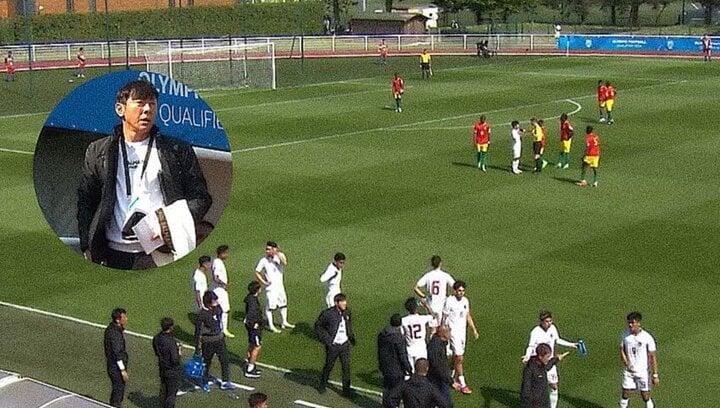 Bị đuổi vì cãi trọng tài, HLV Shin Tae-yong vùng vằng chống lệnh-1