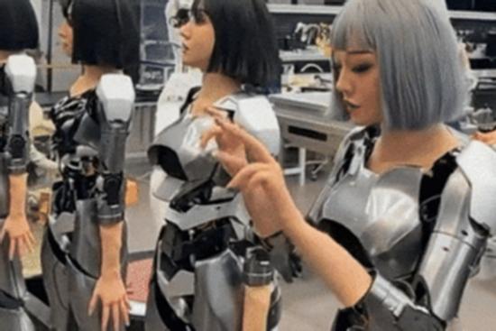 Rợn người với clip bên trong nhà máy sản xuất robot hình người tại Trung Quốc và sự thật phía sau