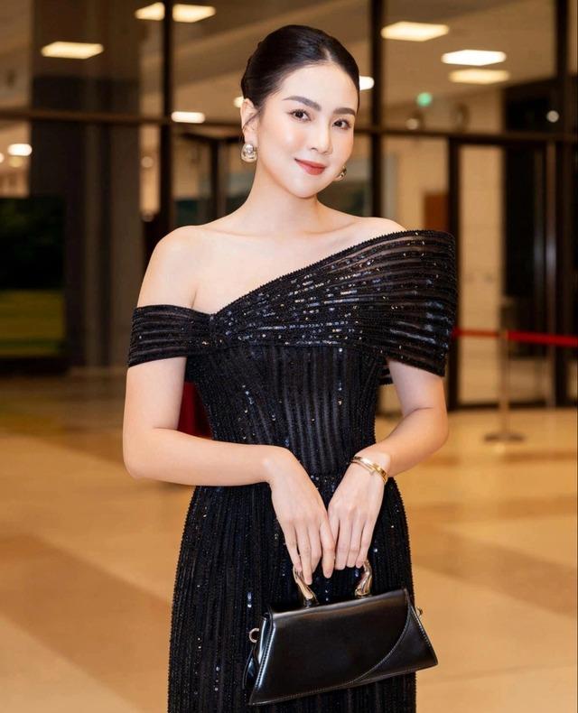 MC Mai Ngọc lần đầu khoe phòng riêng, flex tủ quần áo siêu ngăn nắp trong căn nhà tự mua hậu ly hôn-1