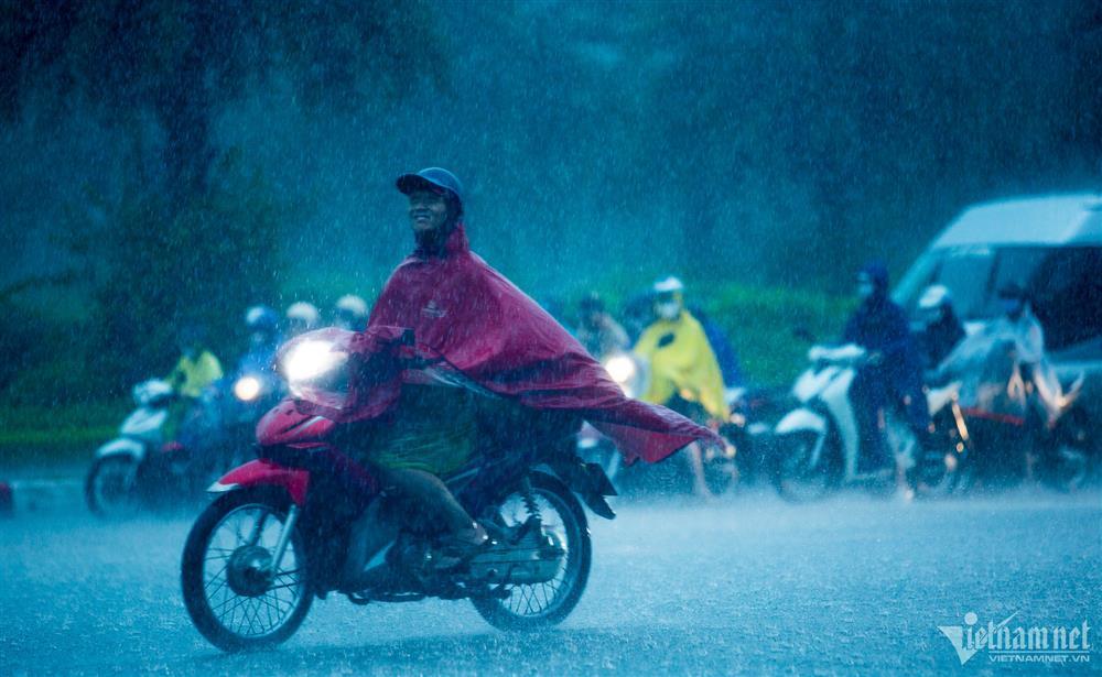 Dự báo thời tiết 10/5/2024: Hà Nội chưa dứt mưa, vùng núi Bắc Bộ nguy cơ lũ quét-1