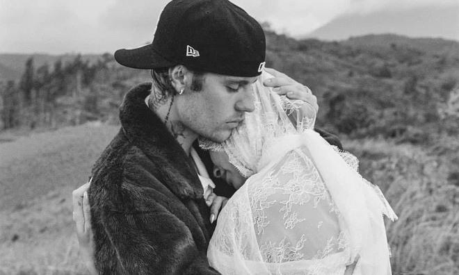 HOT: Justin Bieber và Hailey Bieber chuẩn bị đón con đầu lòng, bộ ảnh váy cưới bụng bầu hút gần 10 triệu like-1