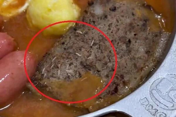 Thực khách sốc phát hiện thứ kinh dị trong miếng đậu mua ở chợ đêm-2