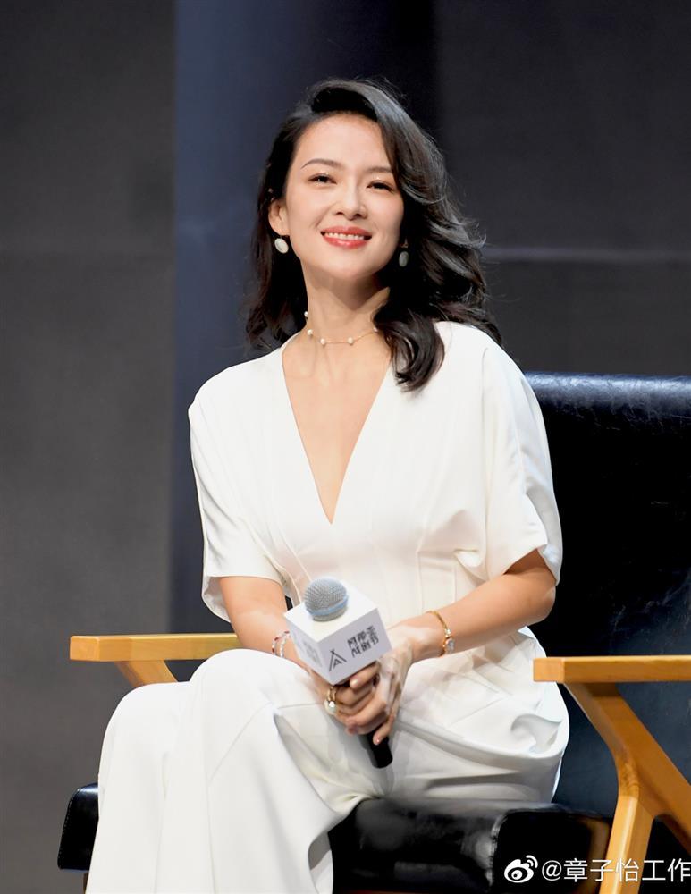 Rộ tin Chương Tử Di hẹn hò thiếu gia kém 17 tuổi hậu ly hôn với Uông Phong-2