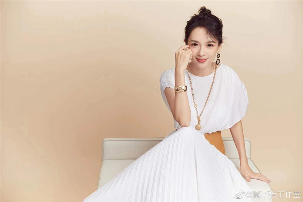 Rộ tin Chương Tử Di hẹn hò thiếu gia kém 17 tuổi hậu ly hôn với Uông Phong-5