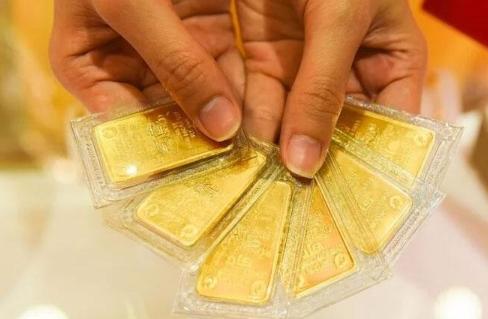 Vàng SJC tăng phi mã 92 triệu đồng/lượng, mỗi khách chỉ được mua 2 lượng vàng SJC?-1