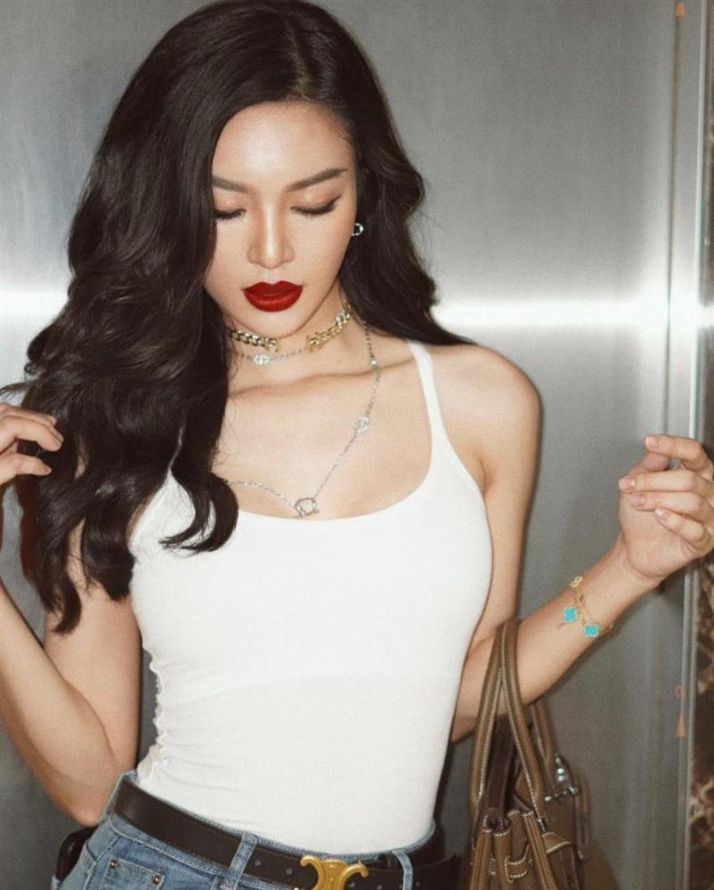 Bùi Lý Thiên Hương: Tôi làm mũi từ năm 18 tuổi, đẹp thì mới có nhiều lộc-1