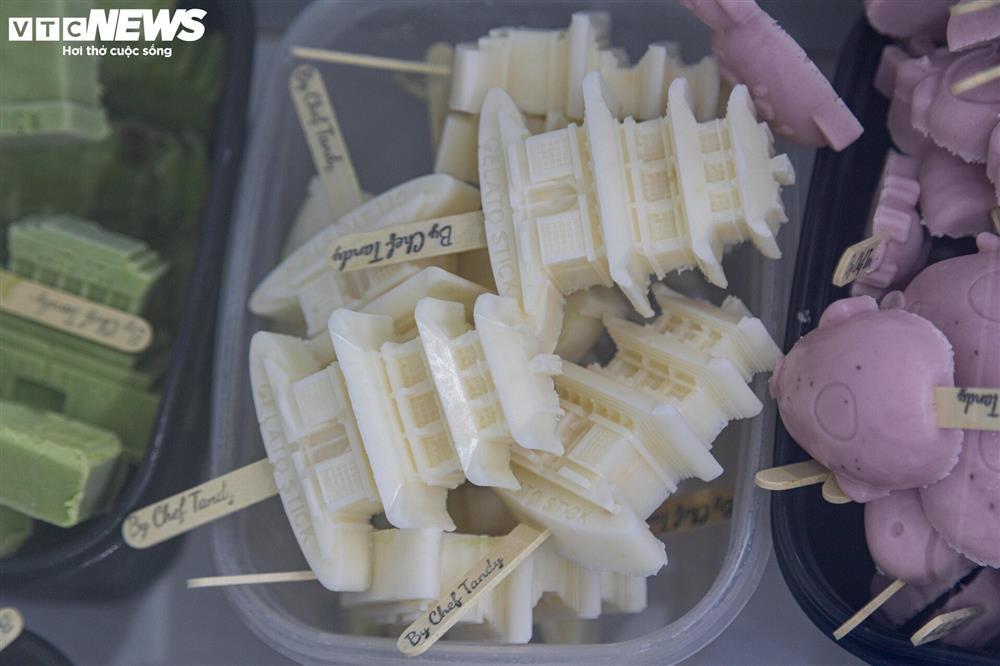 Cận cảnh quy trình làm kem 3D tạo hình 11 địa danh nổi tiếng ở Hà Nội-1