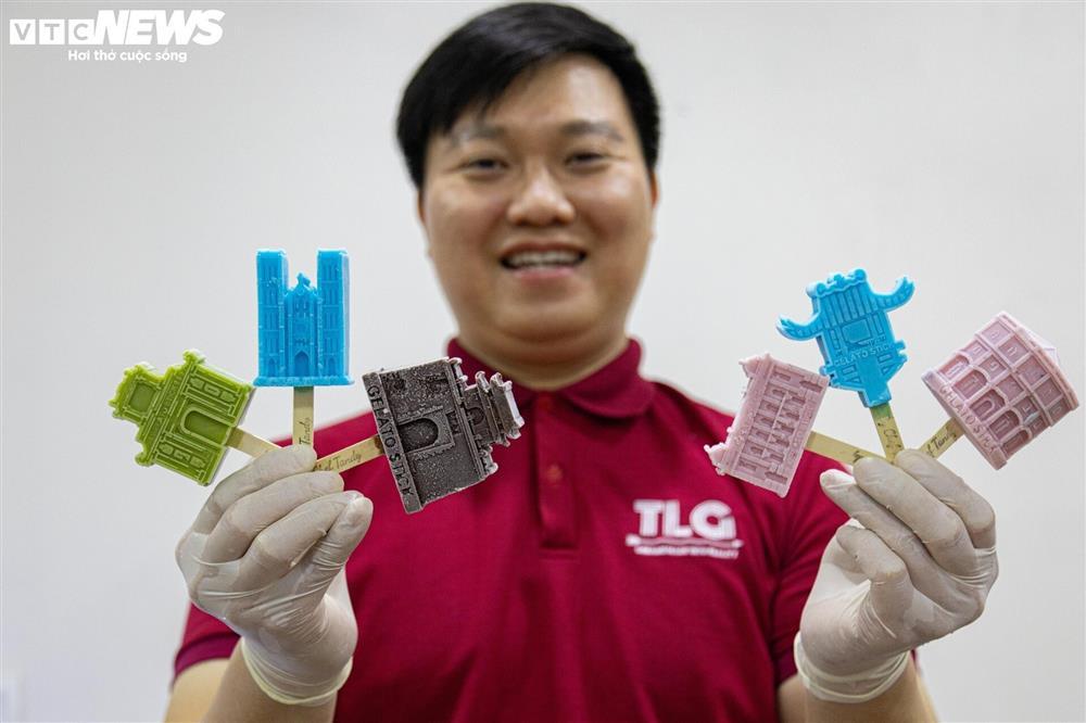 Cận cảnh quy trình làm kem 3D tạo hình 11 địa danh nổi tiếng ở Hà Nội-2