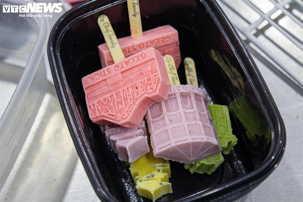 Cận cảnh quy trình làm kem 3D tạo hình 11 địa danh nổi tiếng ở Hà Nội-4