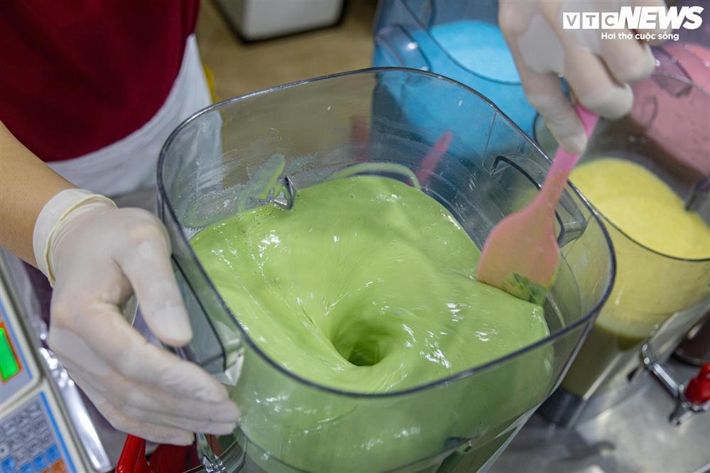 Cận cảnh quy trình làm kem 3D tạo hình 11 địa danh nổi tiếng ở Hà Nội-6