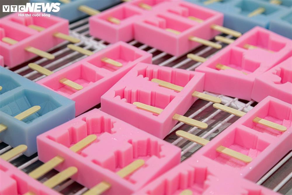 Cận cảnh quy trình làm kem 3D tạo hình 11 địa danh nổi tiếng ở Hà Nội-7