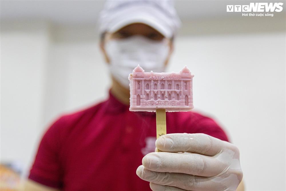 Cận cảnh quy trình làm kem 3D tạo hình 11 địa danh nổi tiếng ở Hà Nội-14