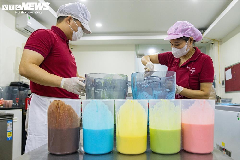 Cận cảnh quy trình làm kem 3D tạo hình 11 địa danh nổi tiếng ở Hà Nội-15