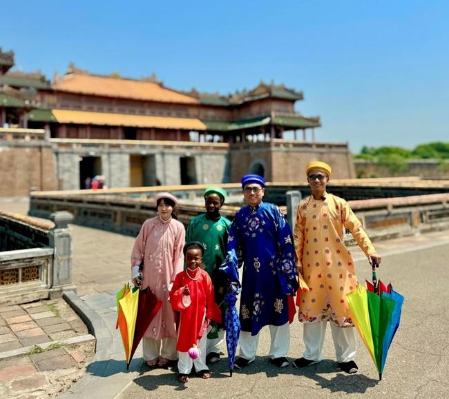 Cậu bé châu Phi du lịch xuyên Việt, mê tít đặc sản bốc mùi ở miền Tây-6