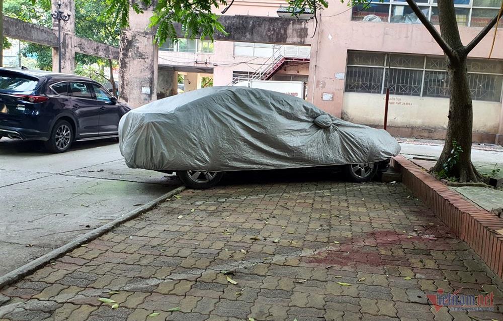 Khởi tố, bắt tạm giam 4 đối tượng tạt sơn vào nhiều ô tô ở Hà Nội-1