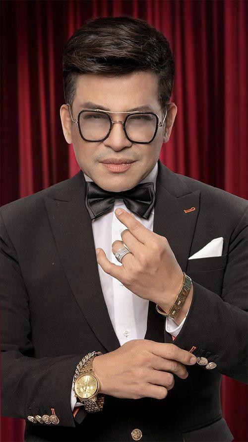 U70 độc lạ của MC Thanh Bạch: Chăm tô son dặm phấn, vàng đeo trên người phải tính bằng ký chứ quyết không nói giá-2