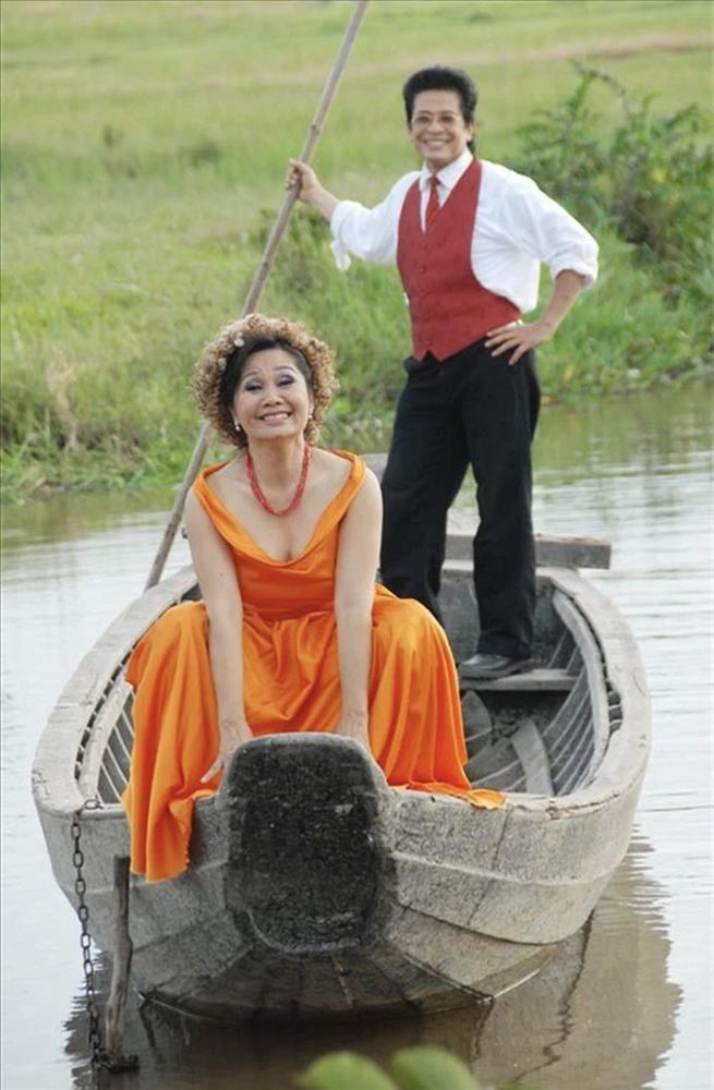 U70 độc lạ của MC Thanh Bạch: Chăm tô son dặm phấn, vàng đeo trên người phải tính bằng ký chứ quyết không nói giá-5