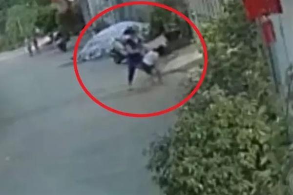 Vụ bé gái 8 tuổi bị đánh dã man: Sự thật việc cô giáo từng điều trị tâm thần-2