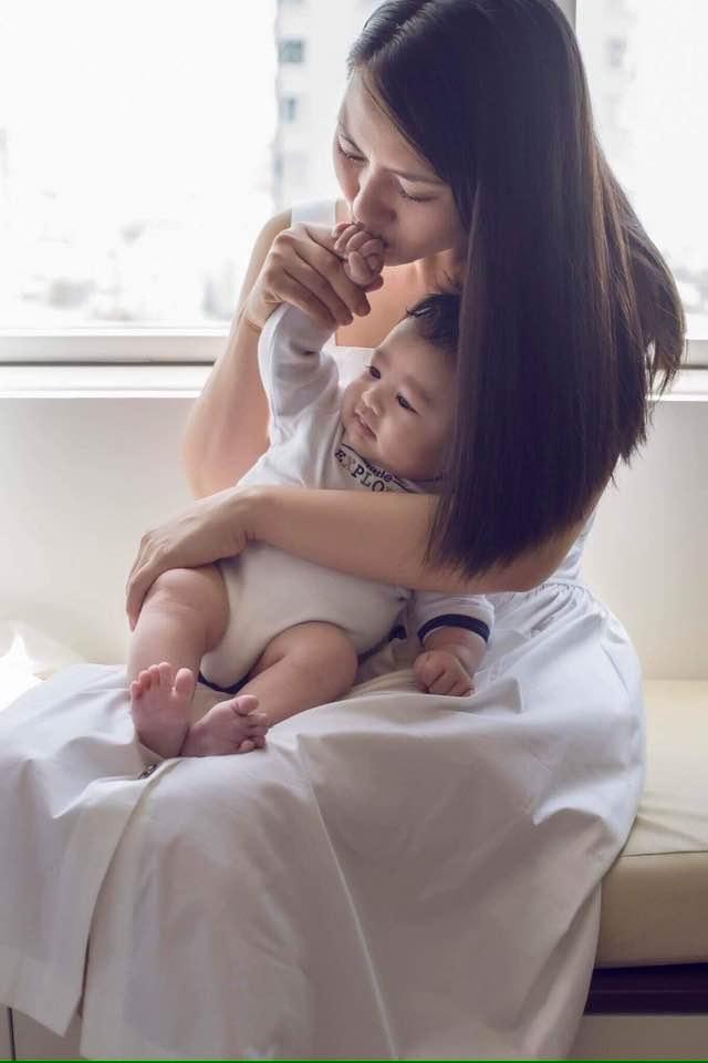 Sao Việt mừng Ngày của Mẹ: NS Bình Tinh bồi hồi nhớ mẹ quá cố, Lê Âu Ngân Anh lần đầu đón ngày của mẹ với vai trò thiêng liêng-3