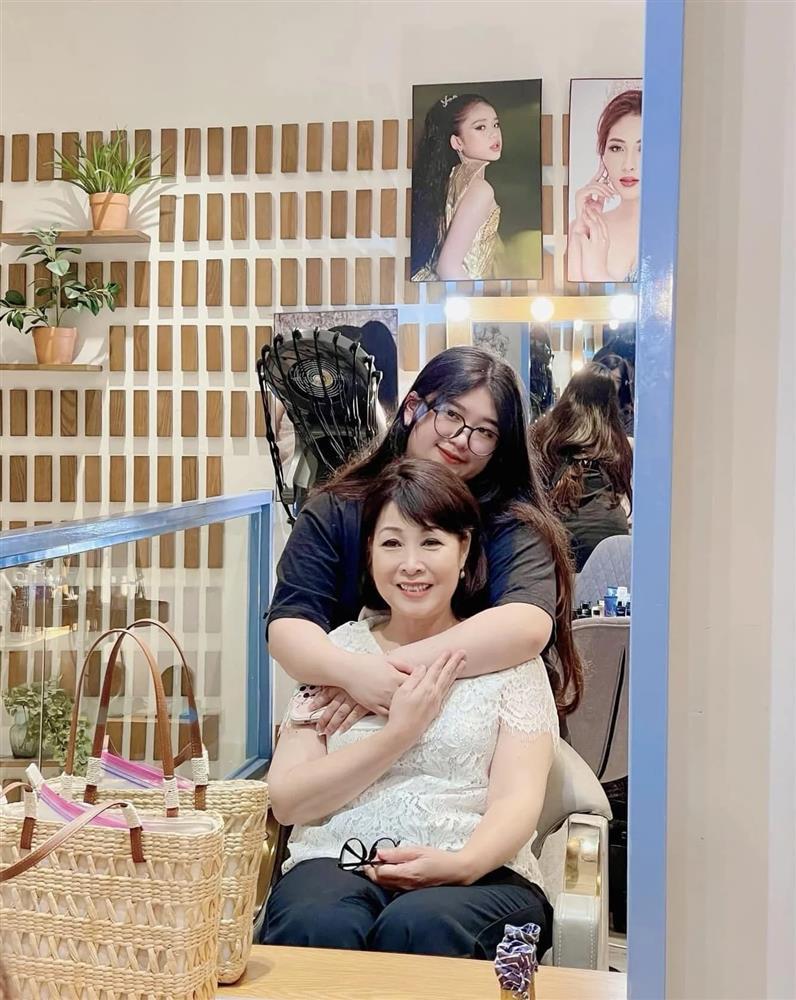 Sao Việt mừng Ngày của Mẹ: NS Bình Tinh bồi hồi nhớ mẹ quá cố, Lê Âu Ngân Anh lần đầu đón ngày của mẹ với vai trò thiêng liêng-6