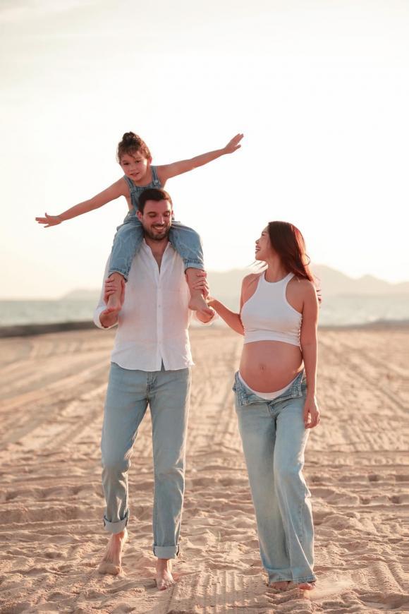 Sao Việt mừng Ngày của Mẹ: NS Bình Tinh bồi hồi nhớ mẹ quá cố, Lê Âu Ngân Anh lần đầu đón ngày của mẹ với vai trò thiêng liêng-7