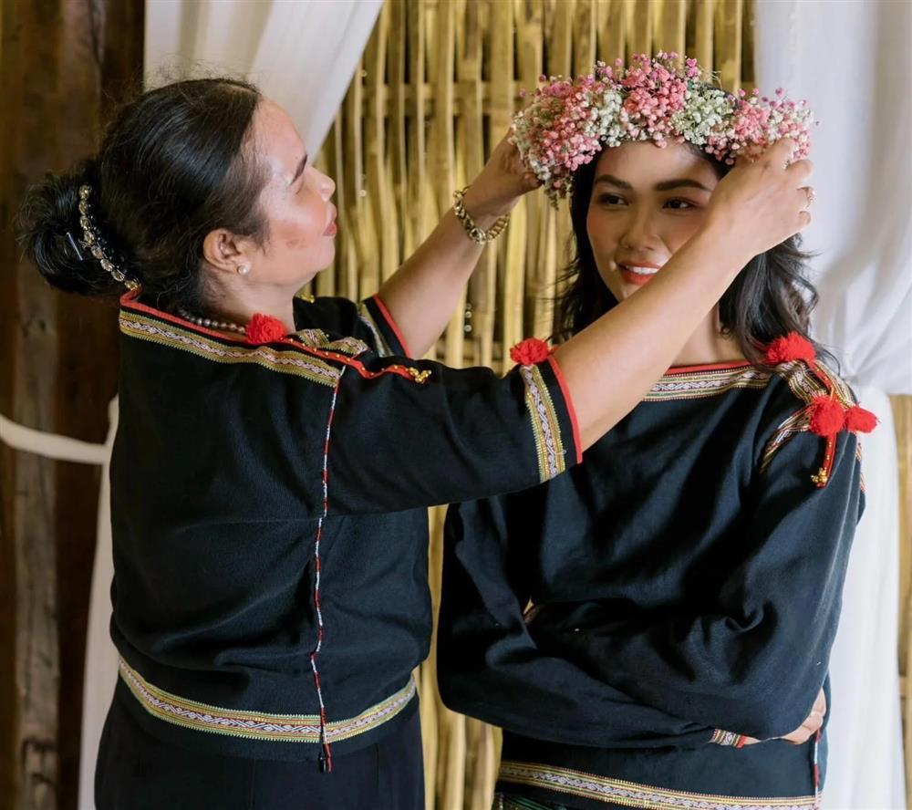 Sao Việt mừng Ngày của Mẹ: NS Bình Tinh bồi hồi nhớ mẹ quá cố, Lê Âu Ngân Anh lần đầu đón ngày của mẹ với vai trò thiêng liêng-8