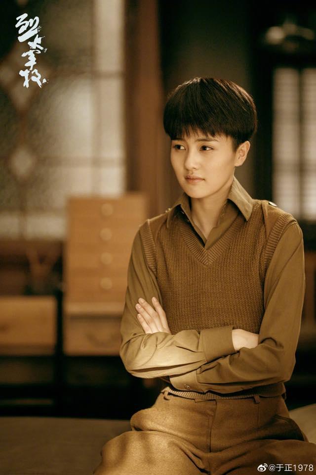 Bạch Lộc gây sốt với nhan sắc bừng sáng như nắng hạ trong bộ ảnh phát phúc lợi cho fans-3