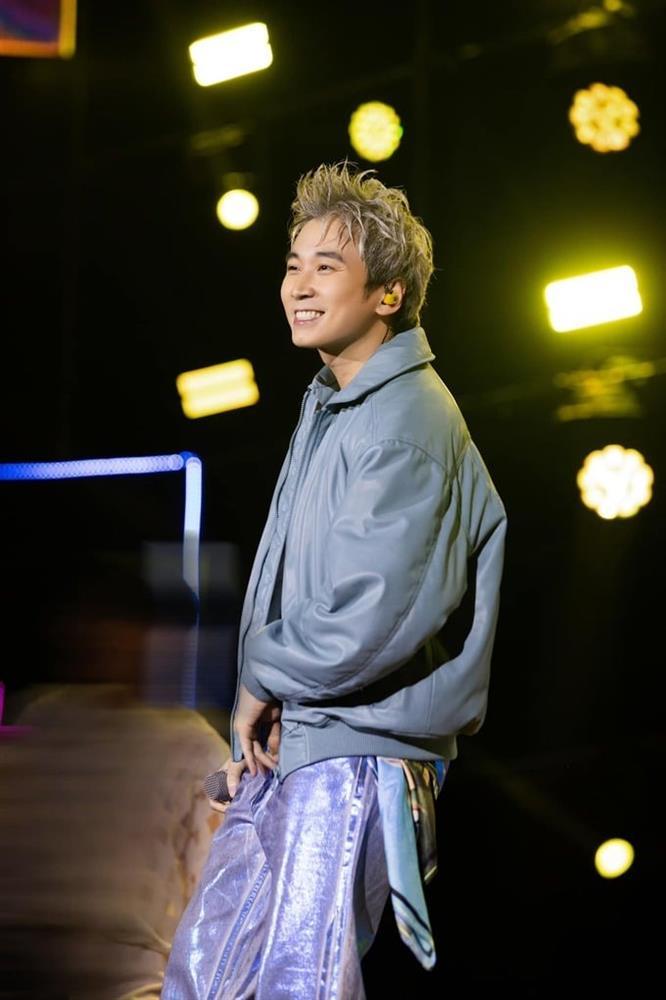 Nghệ sĩ Việt đối mặt với chứng rối loạn lưỡng cực: Karik mất 12 năm, Hương Tràm tạm rời showbiz-1