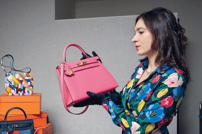 Vì sao đồ cũ của Chanel, Louis Vuitton có giá bán trên trời?-1