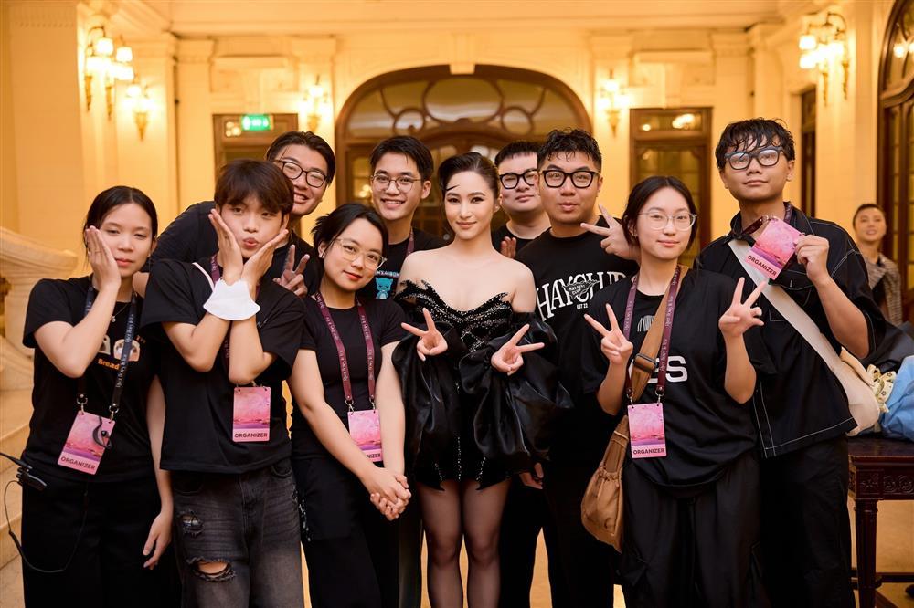 Hương Tràm khóc sau đêm nhạc bị hủy gấp-1