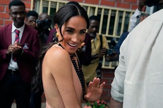 Meghan Markle gây tranh cãi khi mặc trang phục gợi liên tưởng đến Hoàng gia Anh