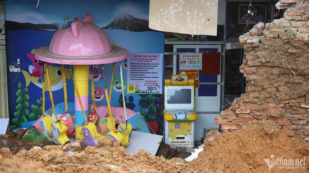 Hà Nội: Cả xóm gọi nhau xúc đất cứu người trong vụ sạt lở khiến 3 trẻ em tử vong-2