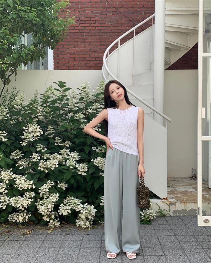 Diện áo tank top với 5 item sau sẽ giúp bạn ghi điểm mặc đẹp như fashionista-2