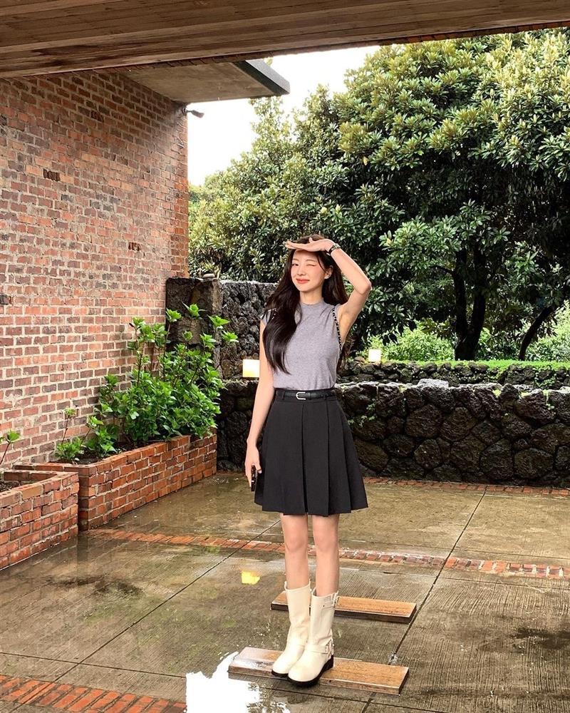 Diện áo tank top với 5 item sau sẽ giúp bạn ghi điểm mặc đẹp như fashionista-4