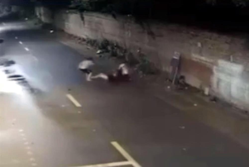 Thanh niên quật ngã rồi dùng dao đâm cô gái Hà Nội hàng chục nhát-1