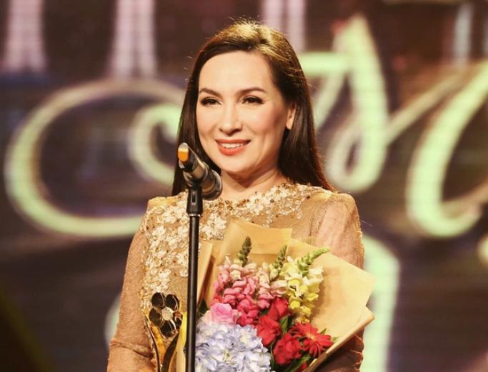 Xót thương cho nỗi cơ cực của cố nghệ sĩ Phi Nhung ở Mỹ: Làm nhiều công việc cùng một lúc, ngủ 3 tiếng/ngày, còng lưng nuôi 5 đứa em-4