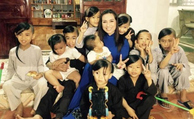 Xót thương cho nỗi cơ cực của cố nghệ sĩ Phi Nhung ở Mỹ: Làm nhiều công việc cùng một lúc, ngủ 3 tiếng/ngày, còng lưng nuôi 5 đứa em-5