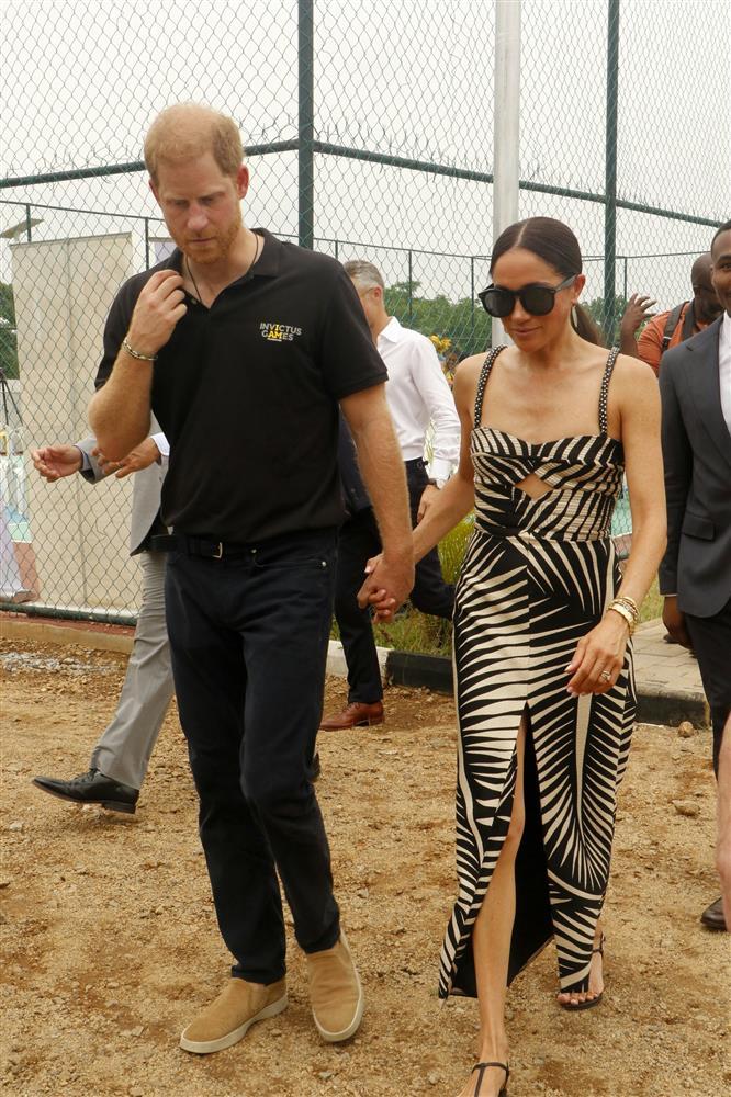 Meghan Markle chuộng mặc hở-3