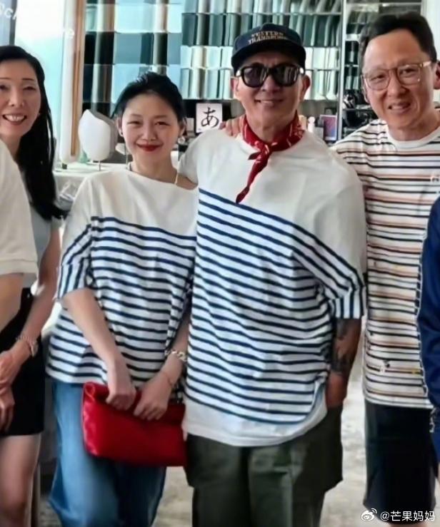 Vợ chồng Từ Hy Viên nắm tay nhau đi dạo giữa lúc rộ tin chồng cũ đến tận nhà đòi con gái-2