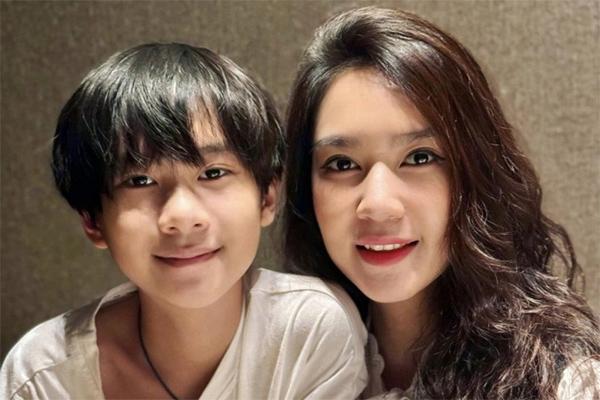 Cậu cả nhà Lý Hải 13 tuổi hệt bản sao của bố, phủ sóng khắp TikTok vì vẻ ngoài lãng tử-9