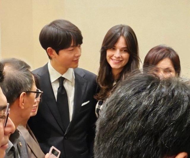 Vì sao Song Joong Ki thở thôi cũng bị ghét?-8