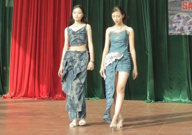 Chàng trai lớp 11 hồi sinh đồ jeans cũ-4