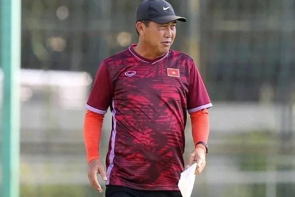 U19 Việt Nam đá trên sân tối om, người hâm mộ Indonesia bức xúc với ban tổ chức-2