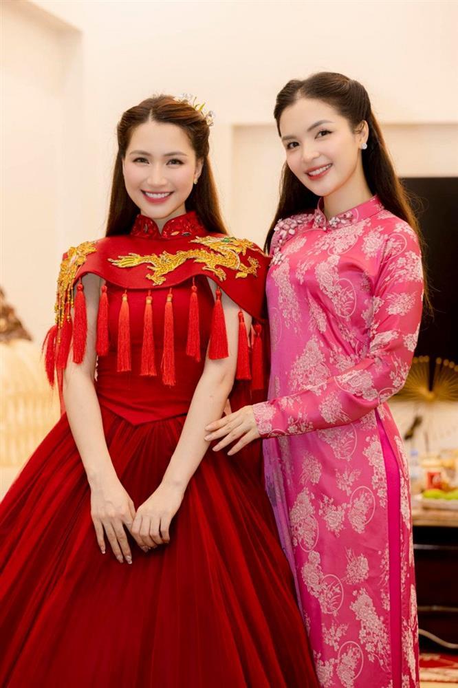 Hòa Minzy có chị gái xinh đẹp, tài năng, từng nổi tiếng với biệt danh Chị kính hồng trên VTV-1