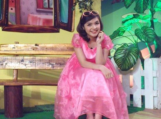 Hòa Minzy có chị gái xinh đẹp, tài năng, từng nổi tiếng với biệt danh Chị kính hồng trên VTV-3