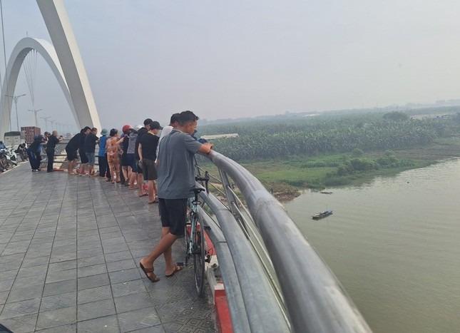 Tìm thấy thi thể nghi là nữ sinh nhảy cầu tự tử ở Bắc Ninh-1