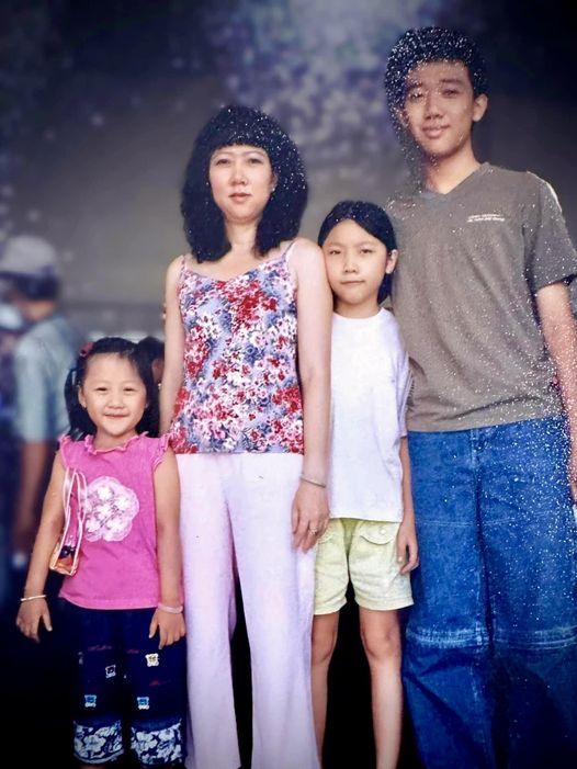 Khoe ảnh hiếm thời trẻ cùng mẹ ruột, Trấn Thành ngã ngửa vì CĐM gọi tên Trường Giang-1