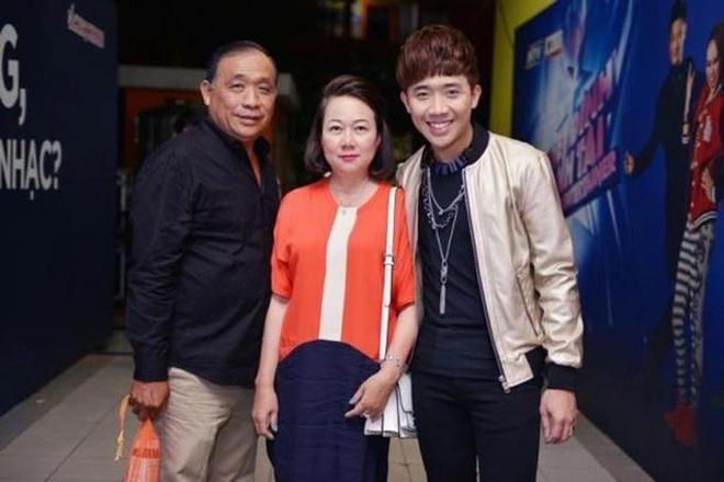 Khoe ảnh hiếm thời trẻ cùng mẹ ruột, Trấn Thành ngã ngửa vì CĐM gọi tên Trường Giang-6