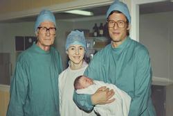 Cuộc sống hiện tại của em bé ống nghiệm đầu tiên trên thế giới
